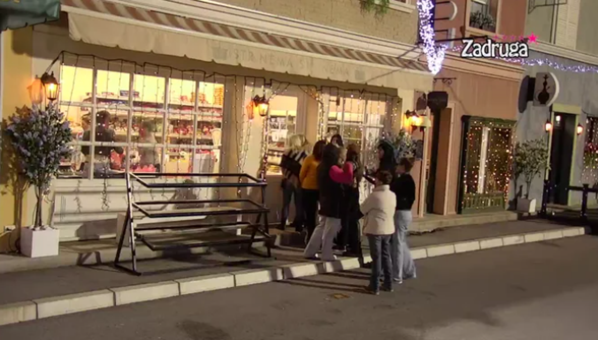 JA NIKAD NE ČEKAM, UVEK SAM VAN REDOVA, UVEK VIP Deniz Dejm ne može da čeka ispred prodavnice, a evo koji su joj planovi za budućnost!