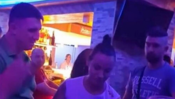 HILJADE NOVČANICA JE U IGRI Evo šta radi Kristijan Golubović dok Kristinu obasipaju parama, njegova reakcija je neopisiva!