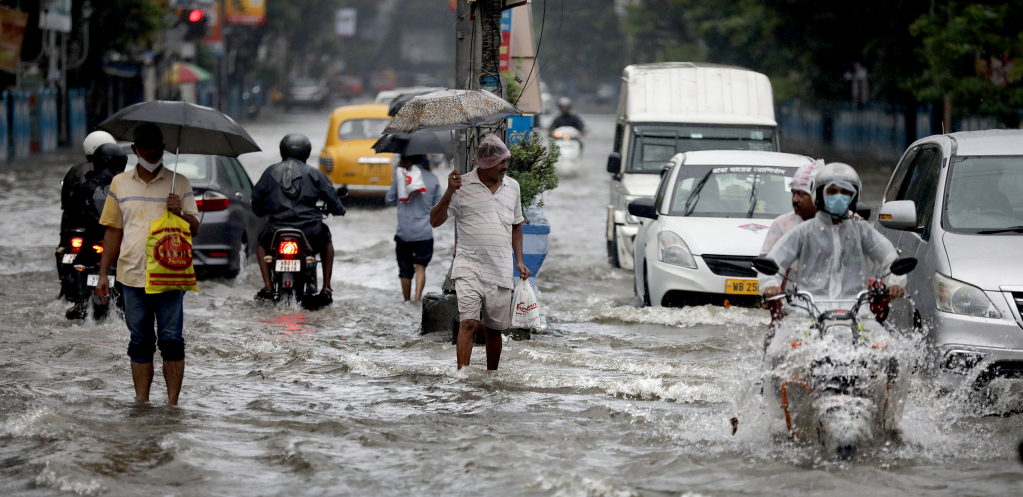 NAJMANJE 180 LJUDI POGINULO U INDIJI: Monsuni izazvali klizišta i poplave, evakuisano više od 200.000 osoba