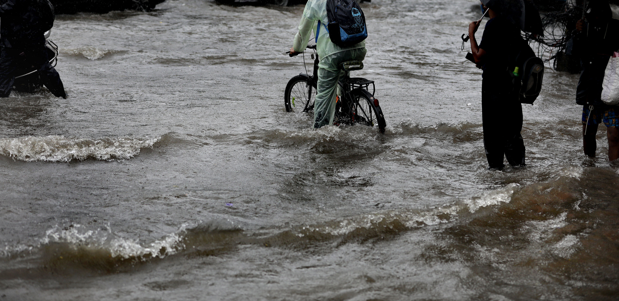 KATASTROFA U INDIJI Strašne nepogode odnele najmanje 50 života