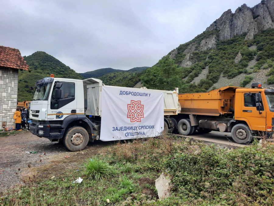 SRBI SE OKUPLJAJU NA JARINJU Poneli hranu i toplu odeću, ne nameravaju da napuste proteste! (FOTO)