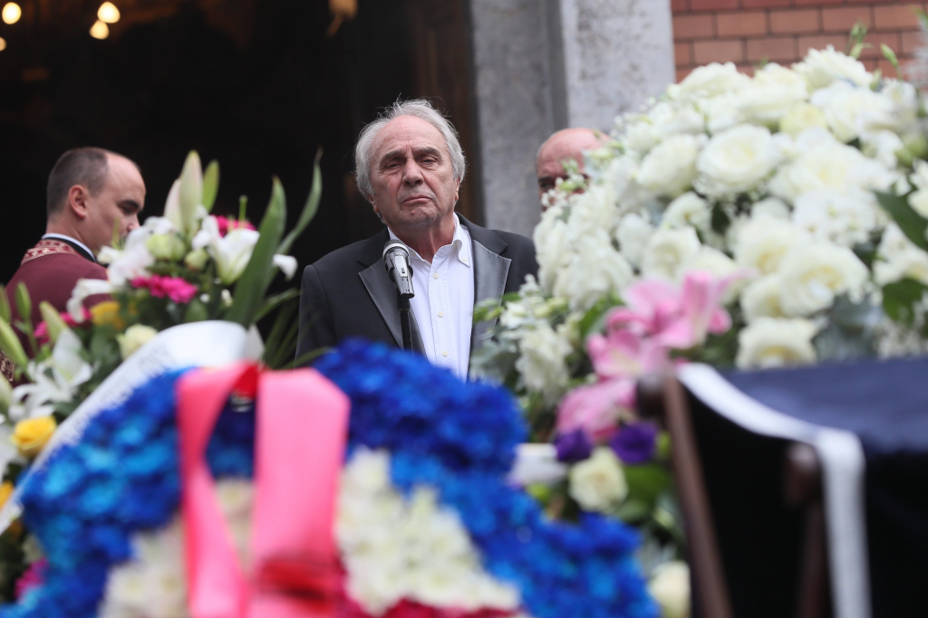 SRBIJA U SUZAMA! POSLEDNJI POZDRAV LEGENDI! Dušan Duda Ivković sahranjen na Novom groblju! (VIDEO)