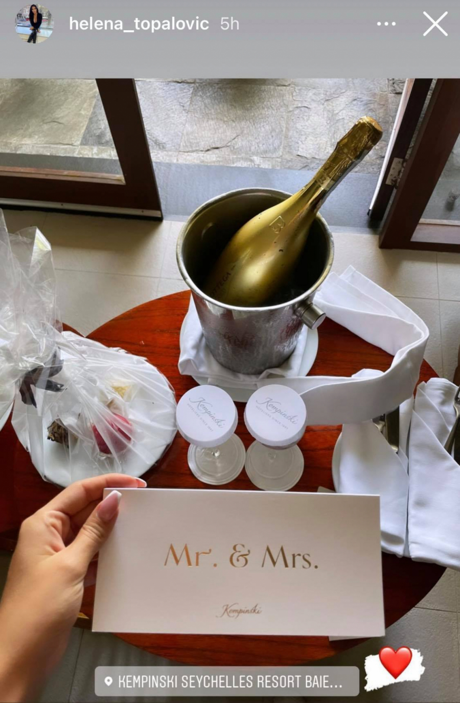 MEDENI MESEC IZ SNOVA Helenu Topalović 10 godina stariji muž odveo na mesto iz snova, a hotel skup kao đavo! (VIDEO)