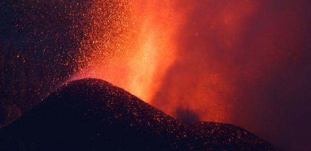 KATASTROFA NA KANARSKOM OSTRVU Urušio se deo vulkana, povećava se protok lave prema moru (VIDEO)