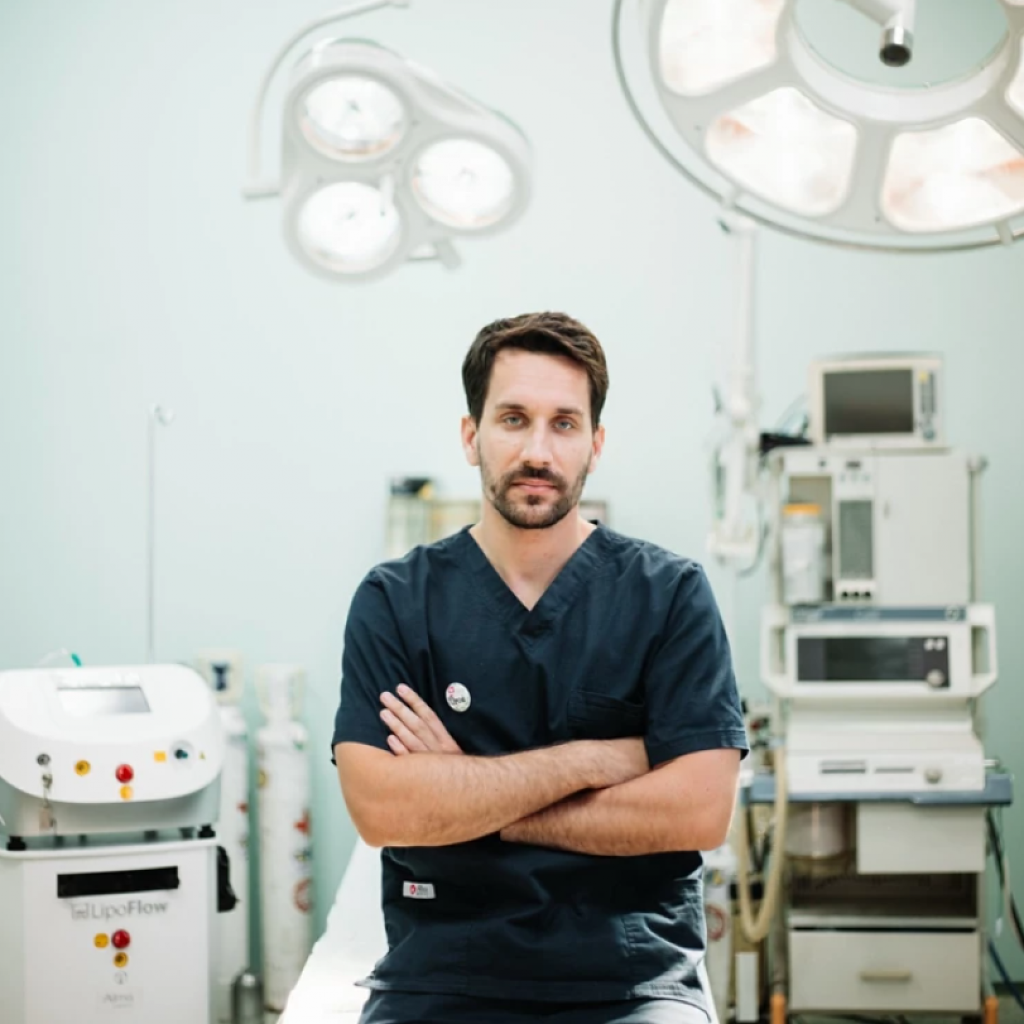 TEŽAK PODUHVAT KOJI JE ODLIČNO PROŠAO Dragan je umalo ostao bez noge, ali su dr Radivojčević i njegov tim uzeli stvar u svoje ruke! (UZNEMIRUJUĆE FOTOGRAFIJE)