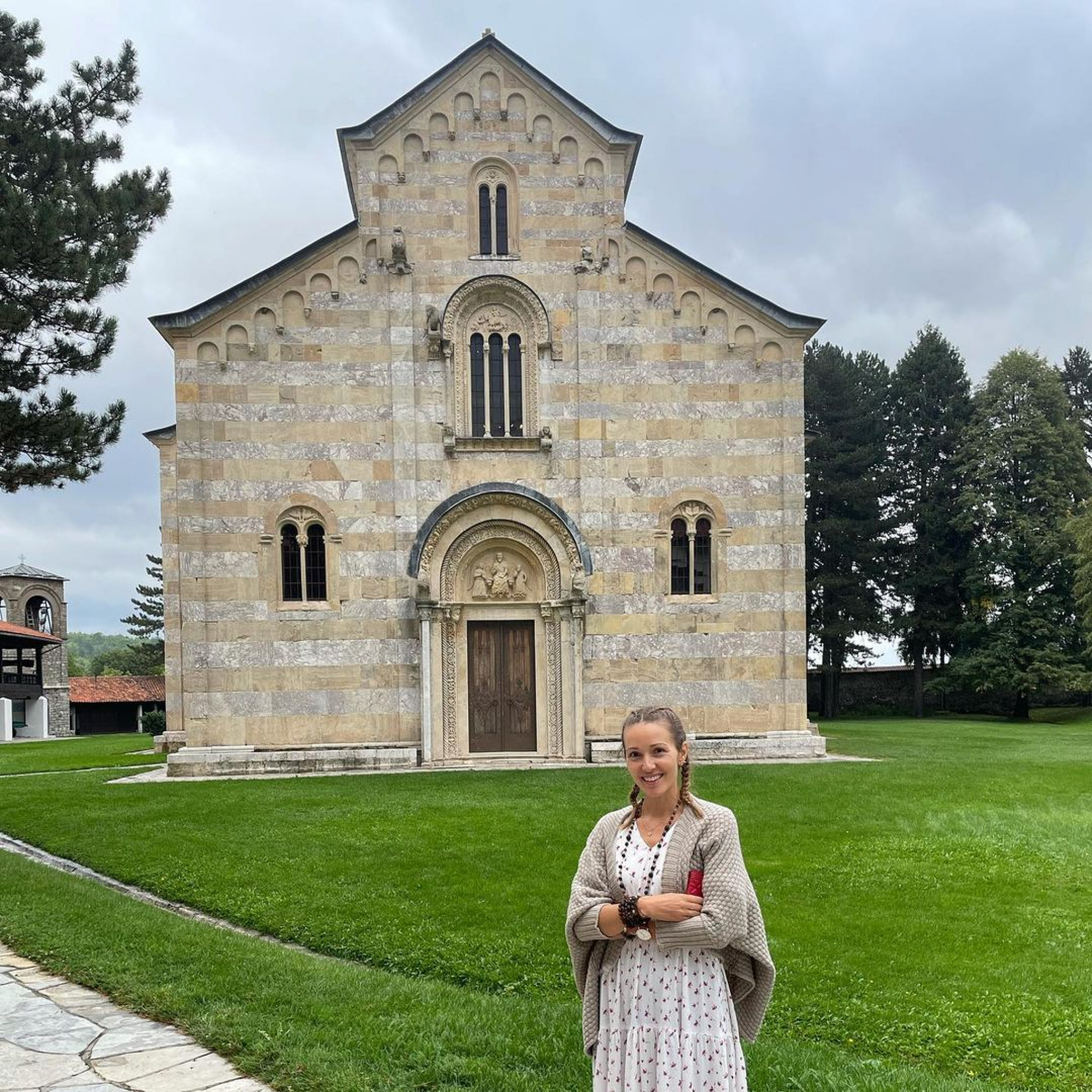 OD KAKO JE ZAPALILA SVEĆU NA KOSOVU! SADA SE SVE MENJA! Jelena Đoković uvodi jednu veliku promenu u svom domu! (FOTO)