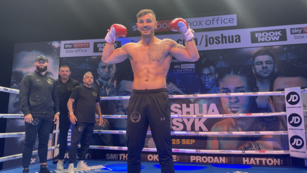 CRNOGORAC SRPSKIH KORENA DEO SVETSKOG SPEKTAKLA! Prašović iz Beograda otišao  u London po svetsku titulu!