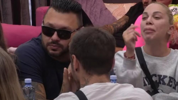 ZAPRETILA MU JE TUŽBOM! Zadrugar ispričao da ga je cimerka zadovoljavala, ponizio je nikad gore i stavio na stub srama pred svima!