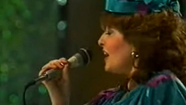 UMRLA JE OD TUGE ZA ĆERKOM Naša poznata pevačica doživela je dve velike tragedije, nikada nije skidala osmeh sa lica, a suze su same išle