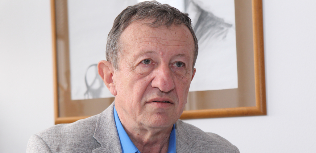 DOBIO JE I BATINE! Žika Šarenica uhvatio suprugu sa ljubavnikom na gomili, voditelja izbacili iz stana i udarili!