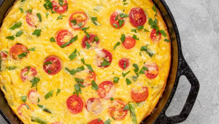 BRZ I JEDNOSTAVAN RECEPT IDEALAN ZA DORUČAK Fritata sa domaćim kobasicama ili pršutom