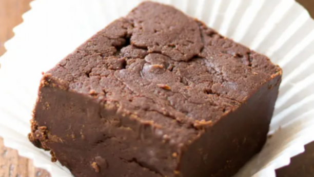 NAJFINIJA DOMAĆA ČOKOLADA: Lepša od belgijske, a pravi se brzo, od 3 sastojka