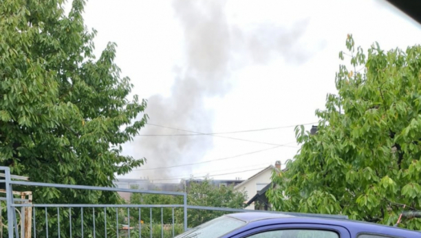 GAŠENJE POŽARA KOD BRANKOVOG MOSTA Zapalilo se smeće u napuštenom lokalu  (FOTO)