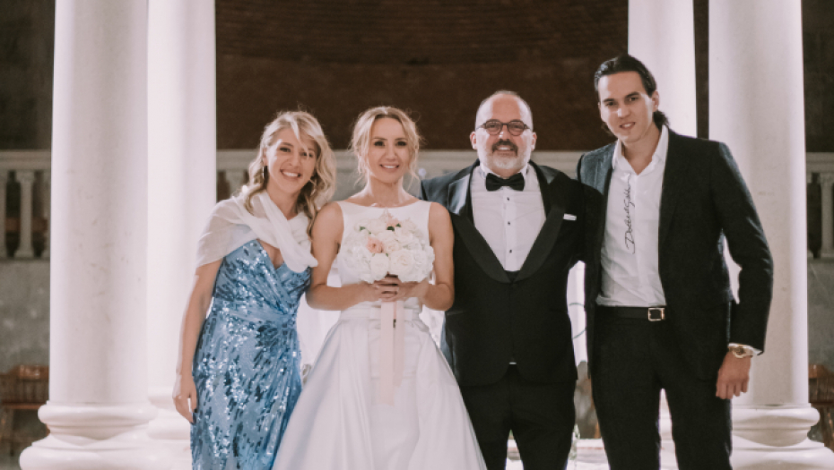 LUKSUZ I RASKOŠ! Donosimo vam ekskluzivne fotografije sa glamurozne svadbe Tonija Cetinskog, pevač nije štedeo za najbitniji dan u životu! (FOTO)