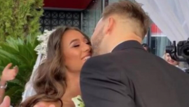 BRAT NAŠE PEVAČICE ZAVEO UČENICU Imala je 15 godina, on joj je bio profesor, a danas su u srećnom braku