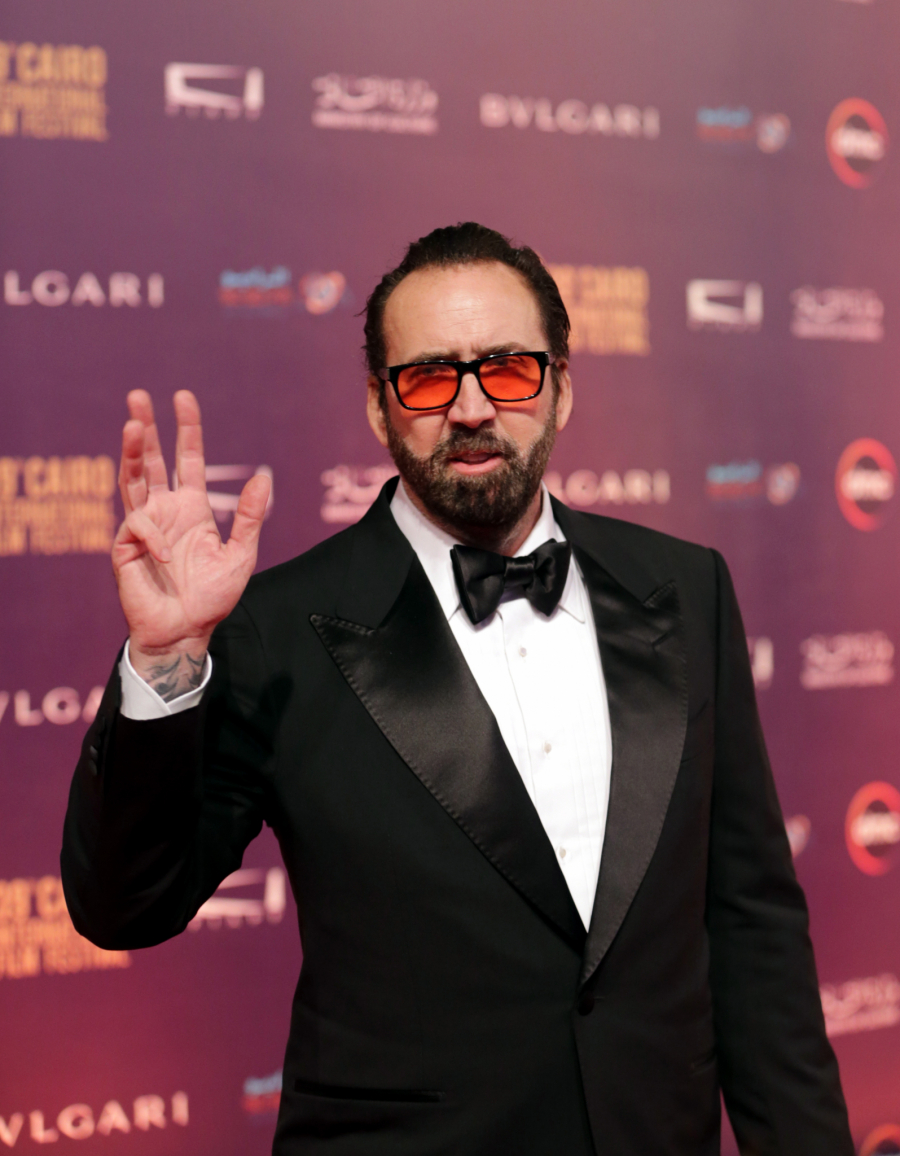 MISLILI SU DA JE BESKUĆNIK! Nikolas Kejdž mrtav pijan ušetao bos u restoran, vikao na osoblje i pokušao da se potuče!