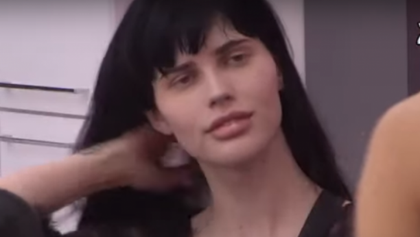 DENIZ DEJM NIKAD PROVOKATIVNIJA! Zadrugarka pred svima simulirala oralni se*s!