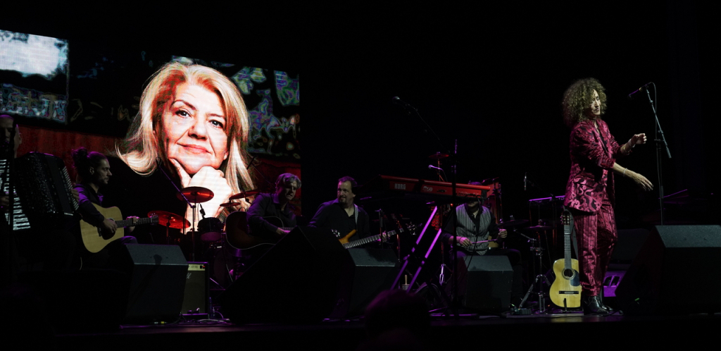 MAKI, BEOGRAD PEVA SAMO ZA TEBE Grupa "Zana" održala koncert u čast Marine Tucaković!