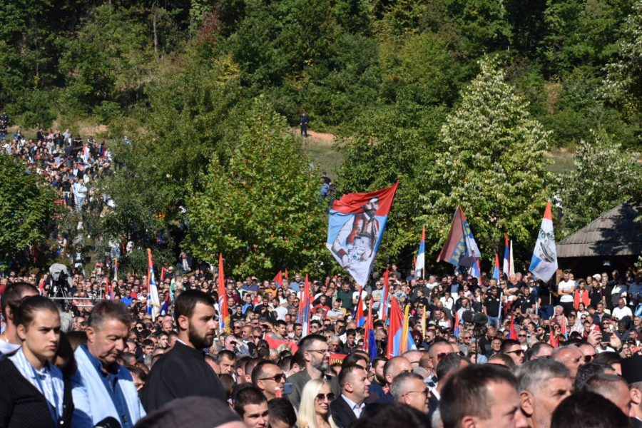 RADUJ SE CRNA GORO Metodije ustoličen, VELIČANSTVENE slike ispred manastira! (FOTO/VIDEO)