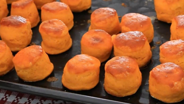 DOMAĆE POGAČICE OD TRI SASTOJKA GOTOVE ZA 10 MINUTA I sutradan su sveže i još mekanije