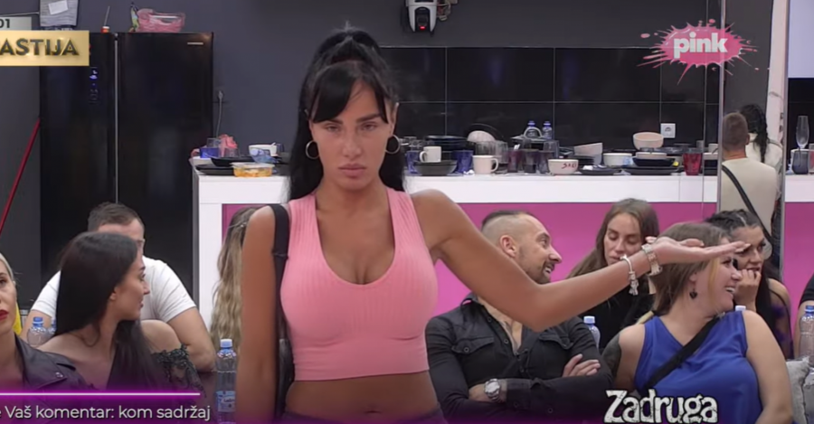 ALEKSANDRA ODGOVORILA NA OPTUŽBE DA JE UKRALA NOVAC Pa otkrila koga je sve pozvala na rođendansku žurku