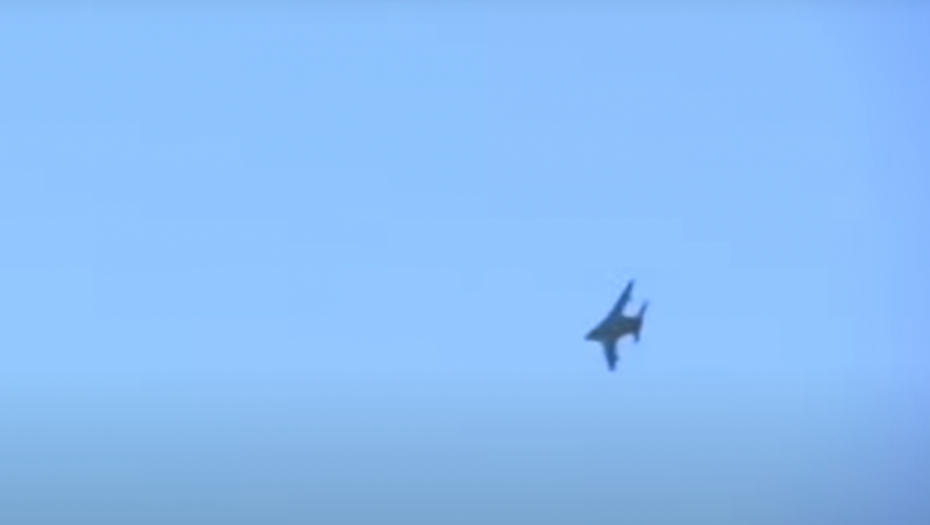 SRPSKI MIGOVI PATROLIRAJU IZNAD JARINJA Građani su ih ispratili aplauzima i ovacijama (VIDEO)