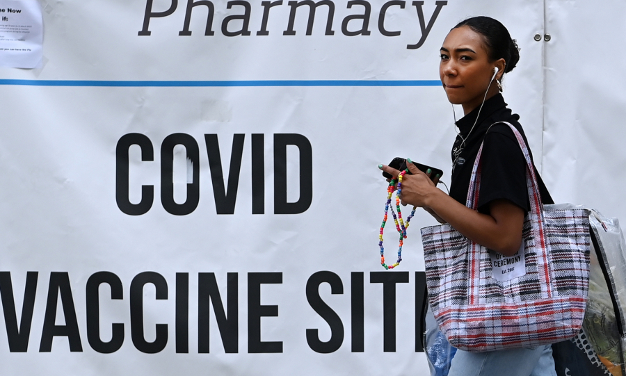 PADAJU MASKE I BROJ NOVOZARAŽENIH Epidemija u Engleskoj i njen tok