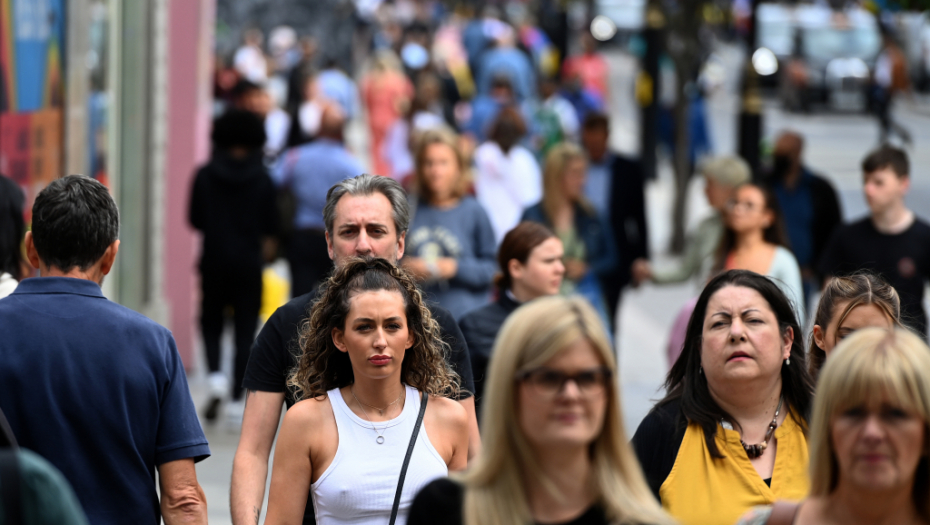 PADAJU MASKE I BROJ NOVOZARAŽENIH Epidemija u Engleskoj i njen tok