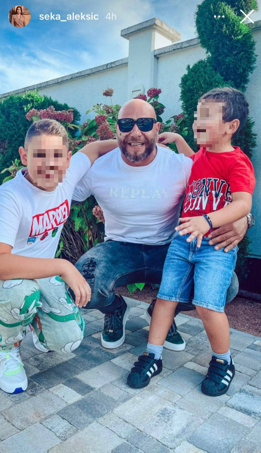 HAPSILI GA ZBOG IZNUDE Ovako izgleda Sekin brat s kojim je veoma bliska!