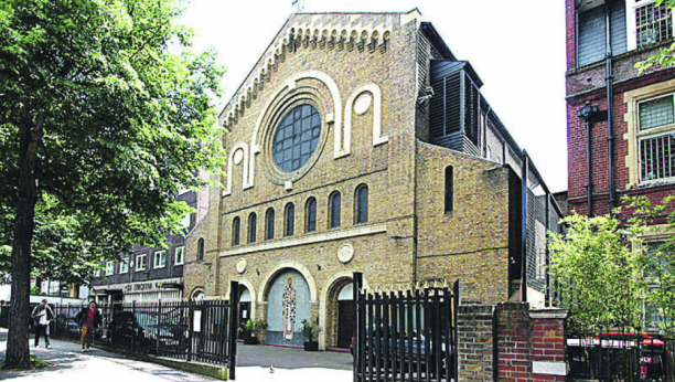 POVREĐENO PETORO LJUDI Srušila se tribina na probi parade konjičke garde