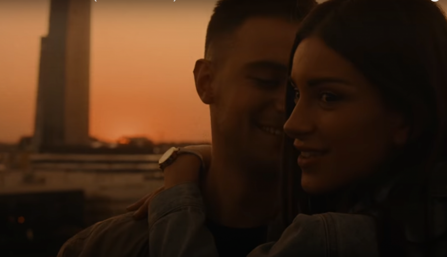 ZAVEO MISICU Mladi pevač objavio novu pesmu, a u spotu i ova lepotica!