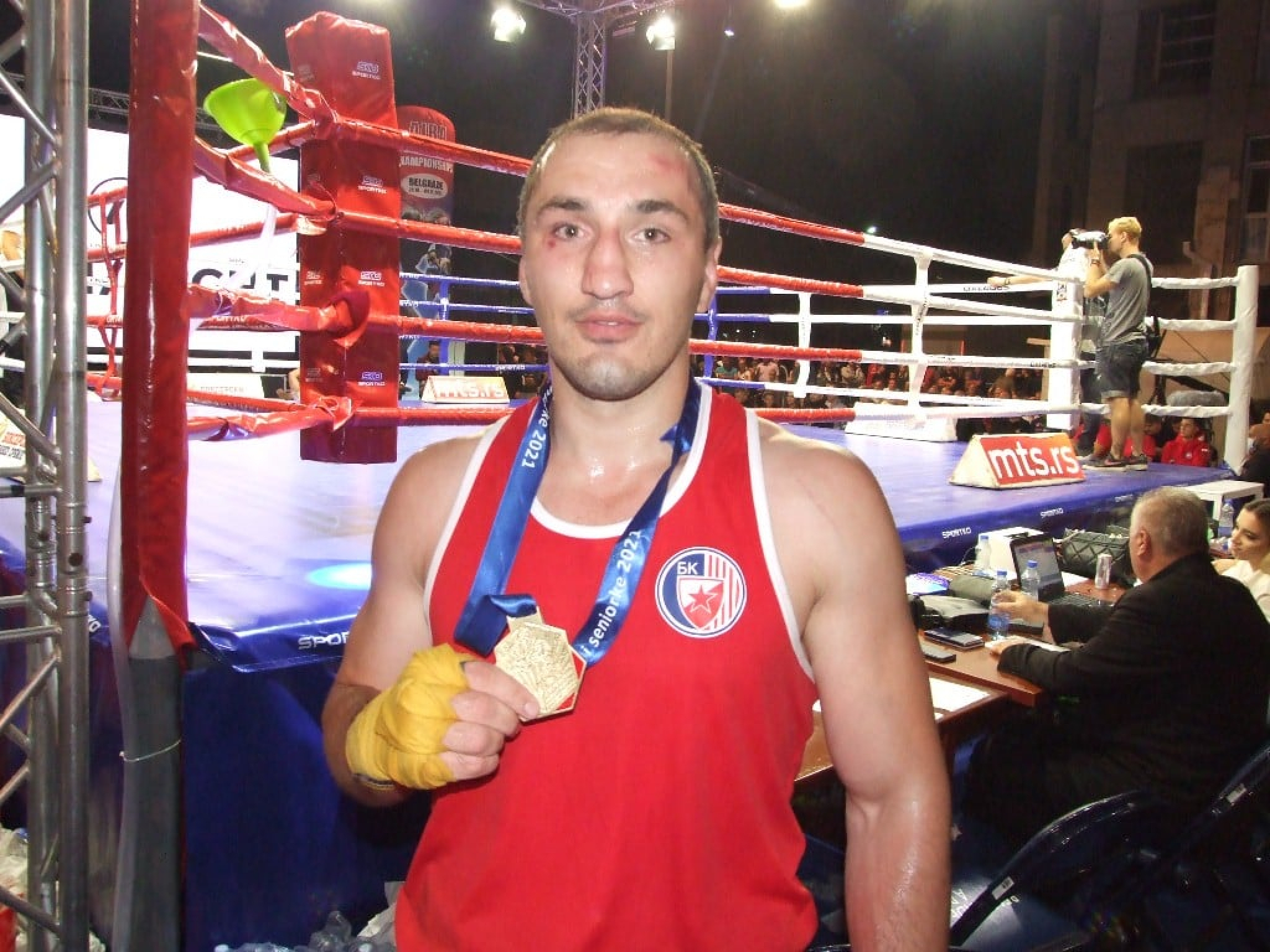 ŠABAC OBOJEN U CRVENO-BELO! Šest medalja za boksere Crvene zvezde na prvenstvu Srbije!