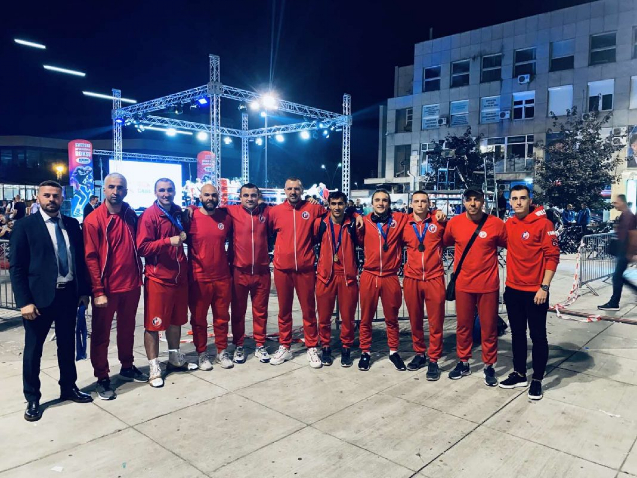 ŠABAC OBOJEN U CRVENO-BELO! Šest medalja za boksere Crvene zvezde na prvenstvu Srbije!