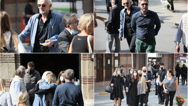 SUPRUGA I ĆERKE NE MOGU DA ZADRŽE SUZE Poznati pristižu na Novo groblje da isprate glumca na večni počinak