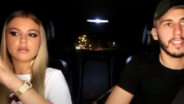 POPULARNA TIKTOKERKA SE ZALJUBILA U MLADOG VODITELJA Kimi snimao emisiju, pa joj zapao za oko! (VIDEO)