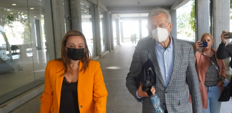 MIROSLAV ILIĆ NAPUSTIO SUDNICU POSLE 6 SATI Evo šta je pevač imao da otkrije novinarima! (VIDEO)