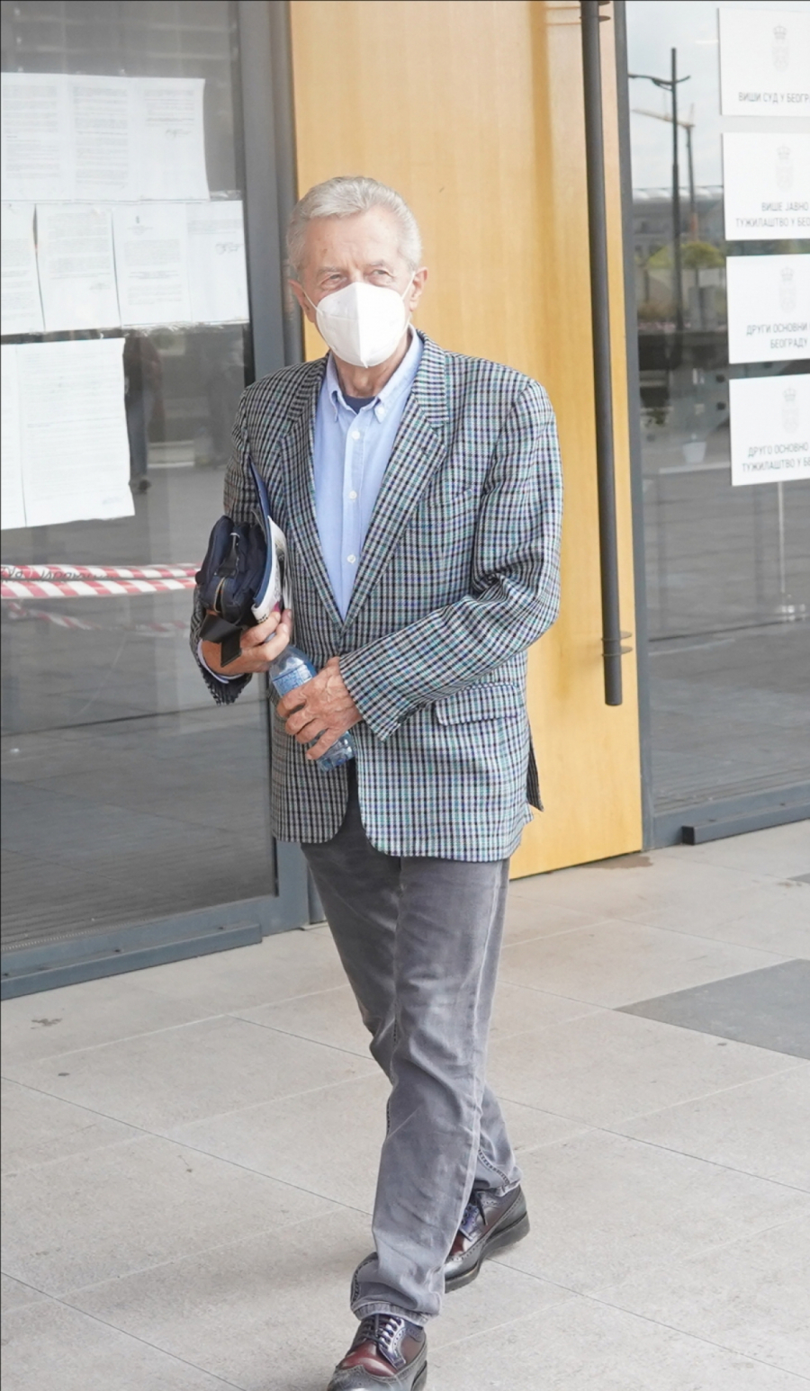 MIROSLAV ILIĆ NAPUSTIO SUDNICU POSLE 6 SATI Evo šta je pevač imao da otkrije novinarima! (VIDEO)