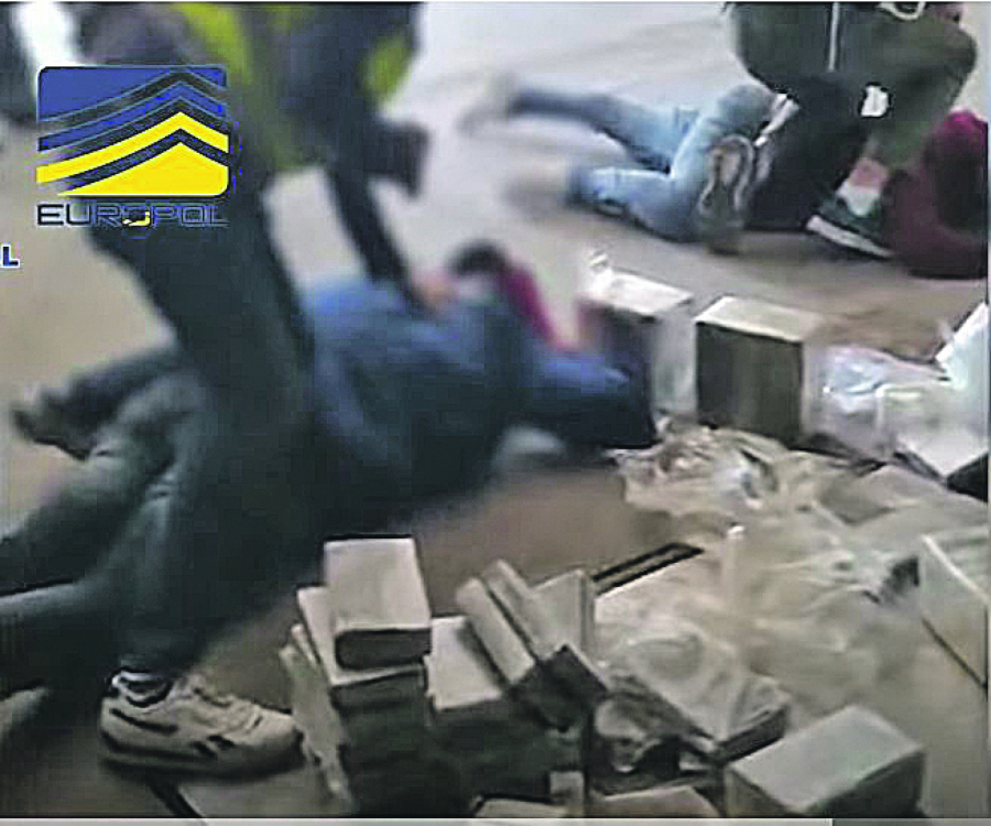 STRUČNJAK ZA BEZBEDNOST RAZOTKRIO ŠEMU Misteriozni Tito i kavčani milionima od kokaina kupovali fudbalere