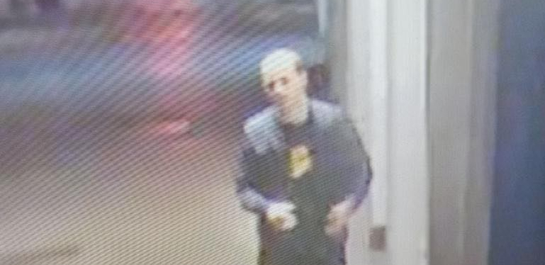 SIN BORE NOVAKOVIĆA UHVAĆEN NA DELU Snimile ga kamere dok je pijan divljački razbijao prostorije SNS-a (VIDEO)