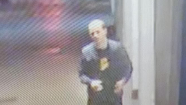 SIN BORE NOVAKOVIĆA UHVAĆEN NA DELU Snimile ga kamere dok je pijan divljački razbijao prostorije SNS-a (VIDEO)