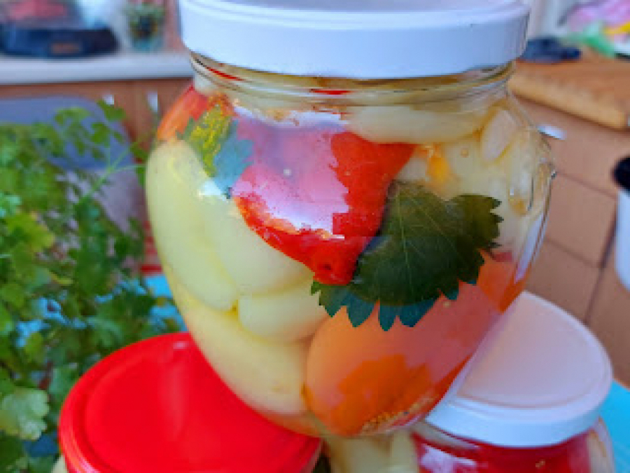 NAJBOLJI RECEPT ZA ZIMNICU: Kisele paprike iz bakine kuhinje, tegla puna vitamina C (VIDEO)