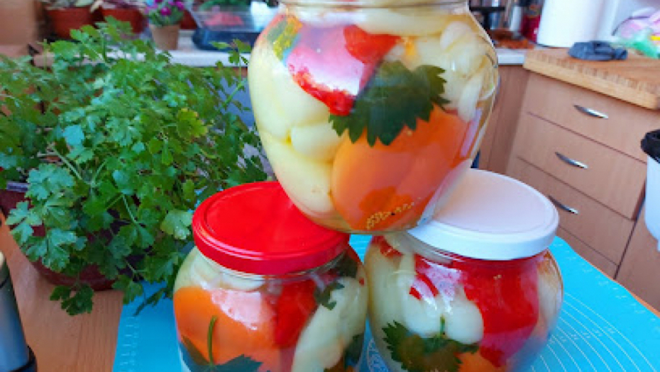 NAJBOLJI RECEPT ZA ZIMNICU: Kisele paprike iz bakine kuhinje, tegla puna vitamina C (VIDEO)