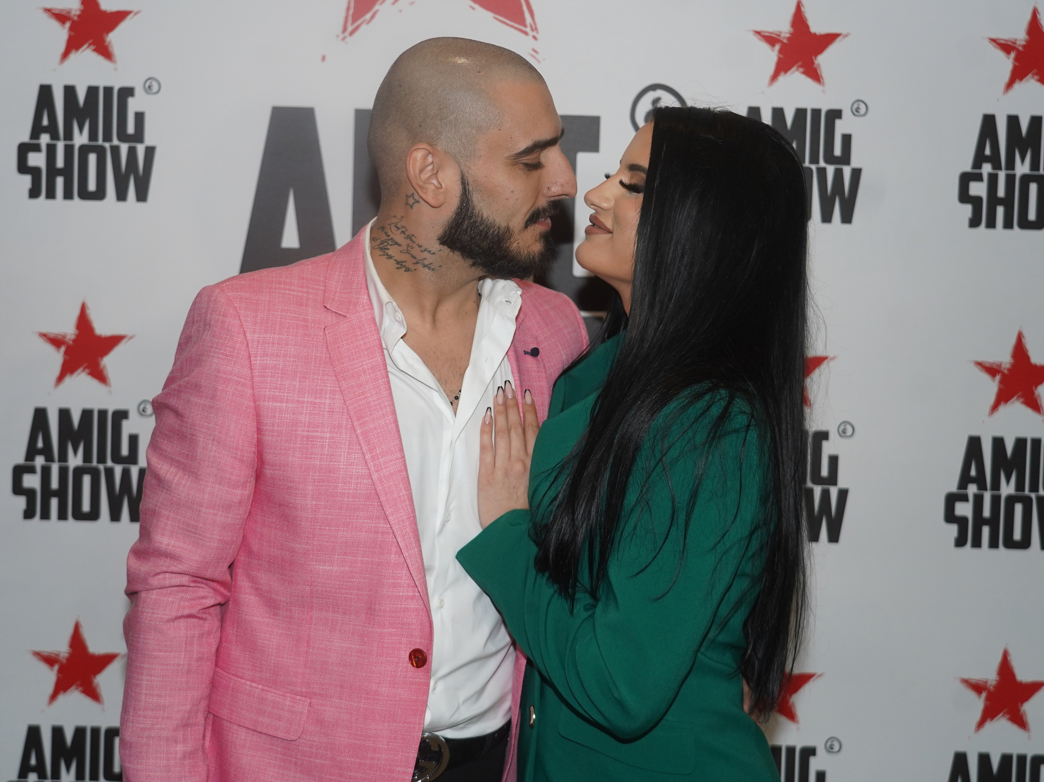 BARBARA MOLILA PRIJATELJE DA JE SPASU OD DARKA Pevačica ispričala kako je pokušala da pobegne od Lazića!