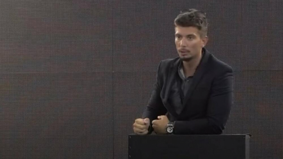 OTAC MI SE BORI SA RAKOM, A MAJCI SU ODSEKLI NOGU! Potresna životna ispovest zadrugara ledi krv u žilama, morao da pobegne iz zemlje!