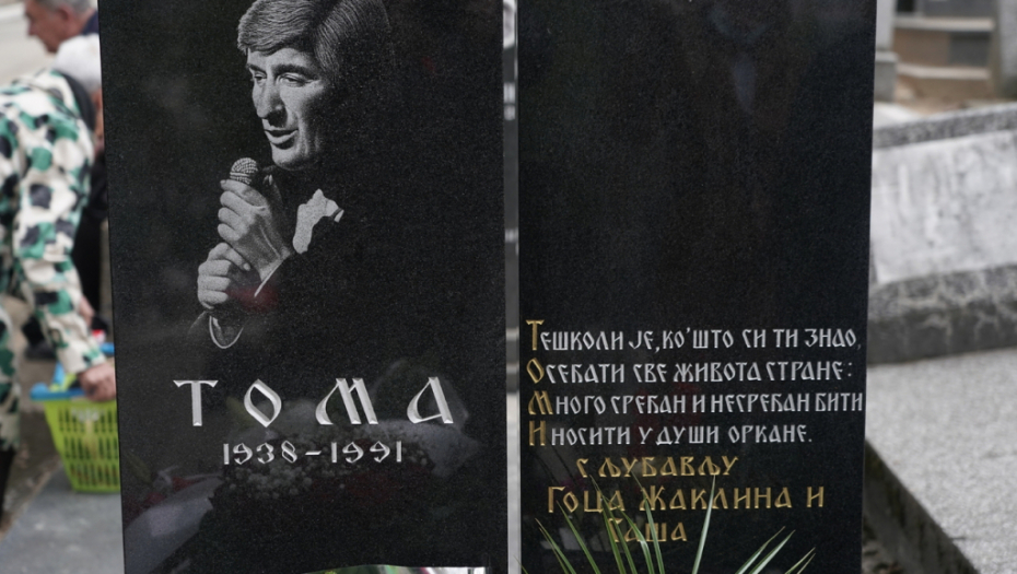 ISPRATILI GA UZ OLUJU I "TIHO NOĆI": JEZIVI DETALJI SA TOMINE SAHRANE Nebo se smračilo, grane su se zlokobno nadvile nad rakom, kad je spušten, sve je utihnulo