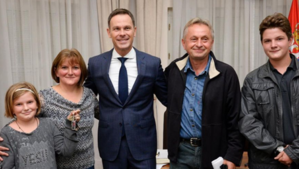 Porodica Zukanović osvojila stan u igri "Uzmi račun i pobedi",  ali način na koji su osvojili nagradu fascinirao ministra finansija