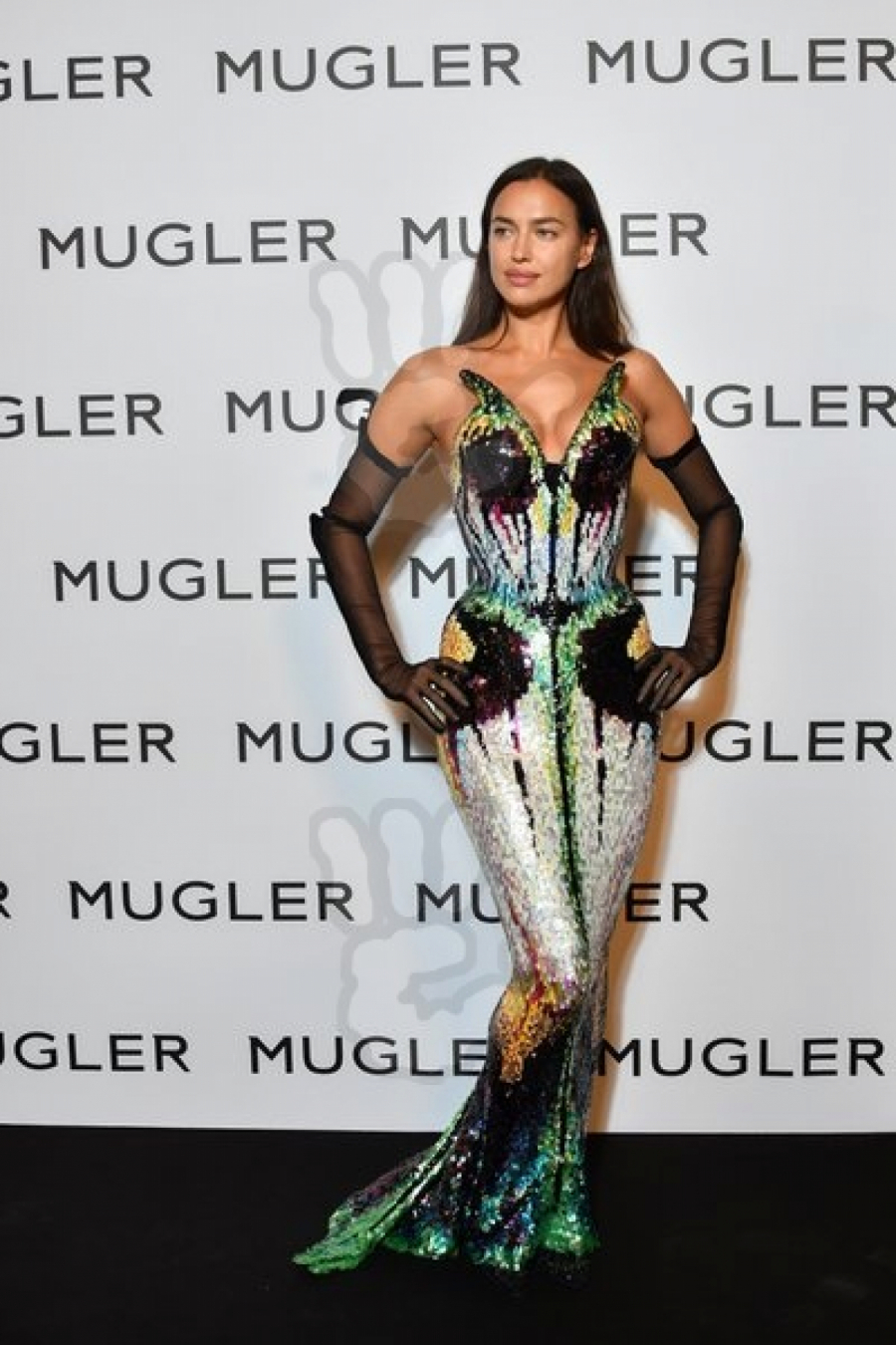 IRINA ŠAJK U NAJINTERESANTNIJEM IZDANJU IKADA Sve ostavila bez daha, da li je ovo budućnost mode?