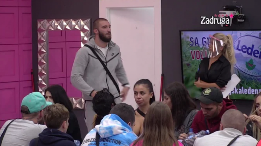 TUKAO SI JE, DOLAZILA JE I POLICIJA! Ana Spasojević  iznela šok detalje o svađama između Mine i Mensura!