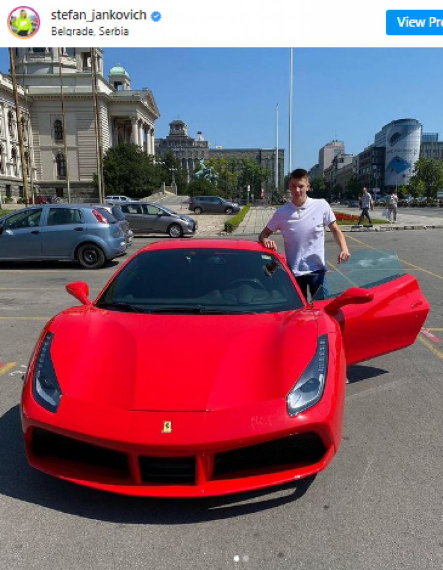 DIVLJA FERARIJEM OD 300.000 EVRA Jutjuber bahatom vožnjom razbesneo javnost