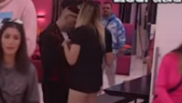 STEFAN KARIĆ I MIA UHVAĆENI NA DELU Janjuš pokušao da ih ,,pokrije" ali kamere sve zabeležile